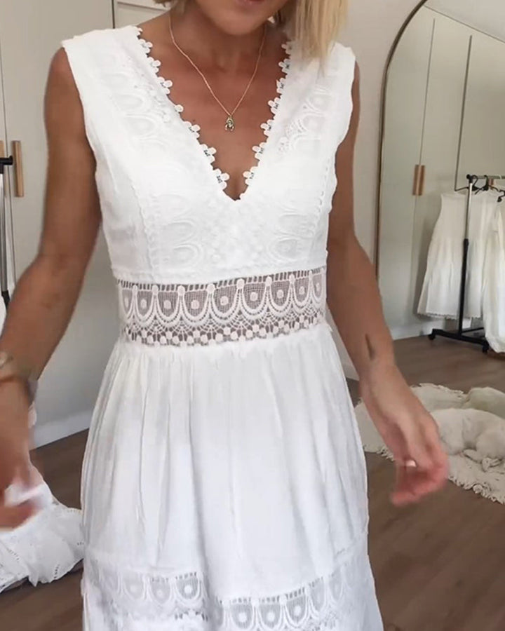 Charlotte | Abito in pizzo artigianale con scollatura a V