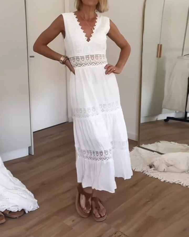 Charlotte | Abito in pizzo artigianale con scollatura a V
