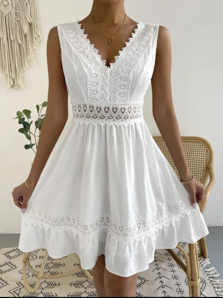 Arabella | Abito in pizzo artigianale con scollatura a V