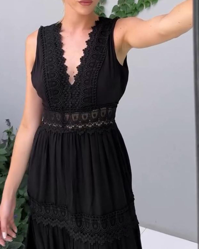 Charlotte | Abito in pizzo artigianale con scollatura a V